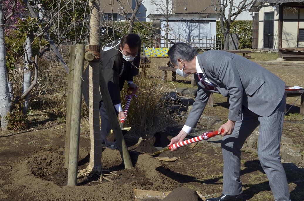 記念植樹の様子