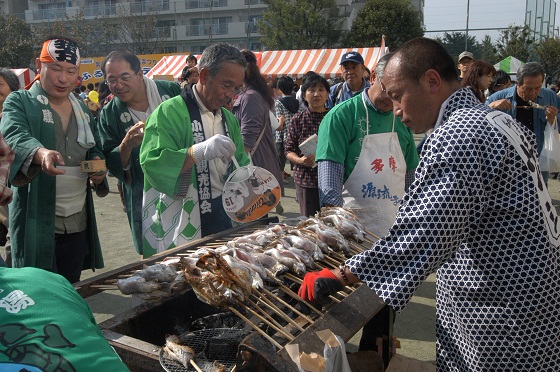 各地の物産や市民による出店
